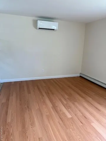 $2,200 | 456 South 16th Street, Lindenhurst, NY 11757