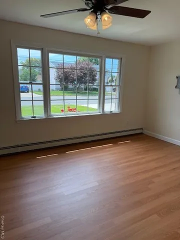 $2,200 | 456 South 16th Street, Lindenhurst, NY 11757