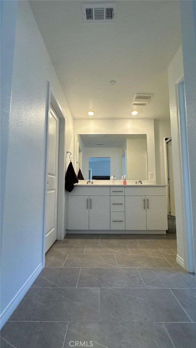 19173 Sequoia Grv Street Riverside, CA 92507 - Photo 8 of 62