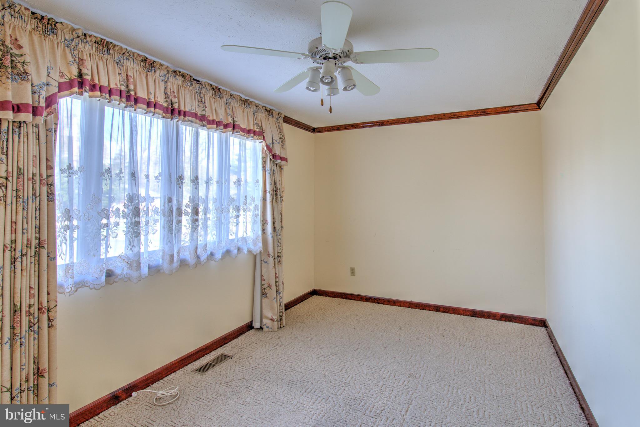 5523 Whitehall Road Cambridge, MD 21613 - Photo 14 of 29 Den