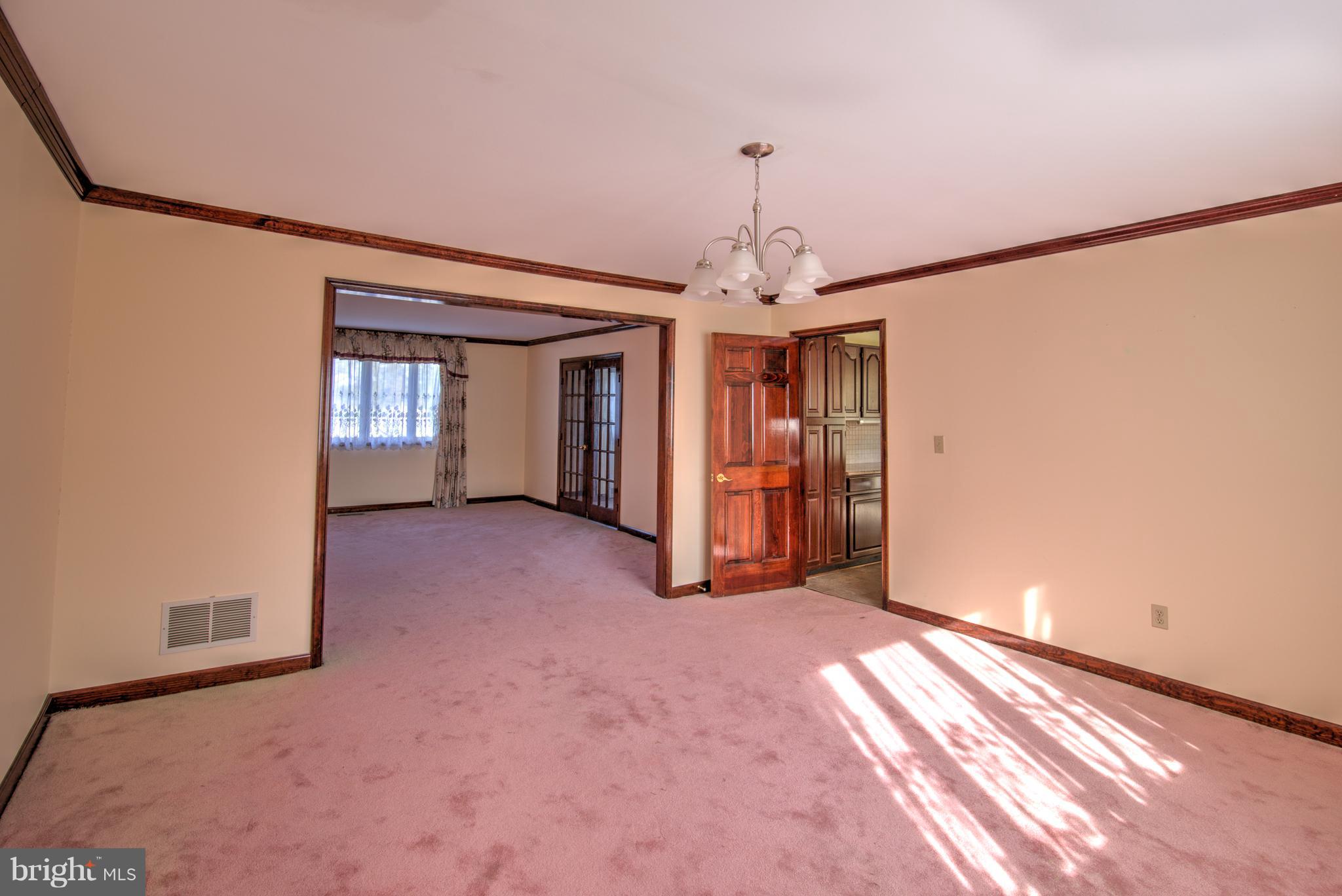 5523 Whitehall Road Cambridge, MD 21613 - Photo 9 of 29 Dining Room