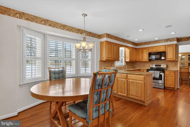 $909,100 | 8836 Shadowlake Way, Springfield, VA 22153