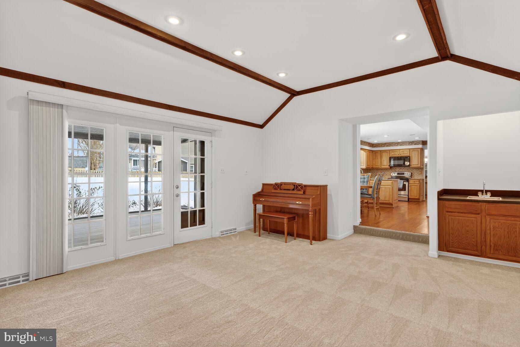 8836 Shadowlake Way Springfield, VA 22153 - Photo 36 of 77 a view of a livingroom with furniture