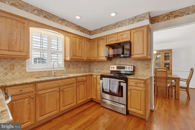 $909,100 | 8836 Shadowlake Way, Springfield, VA 22153