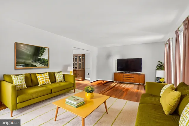 $909,100 | 8836 Shadowlake Way, Springfield, VA 22153