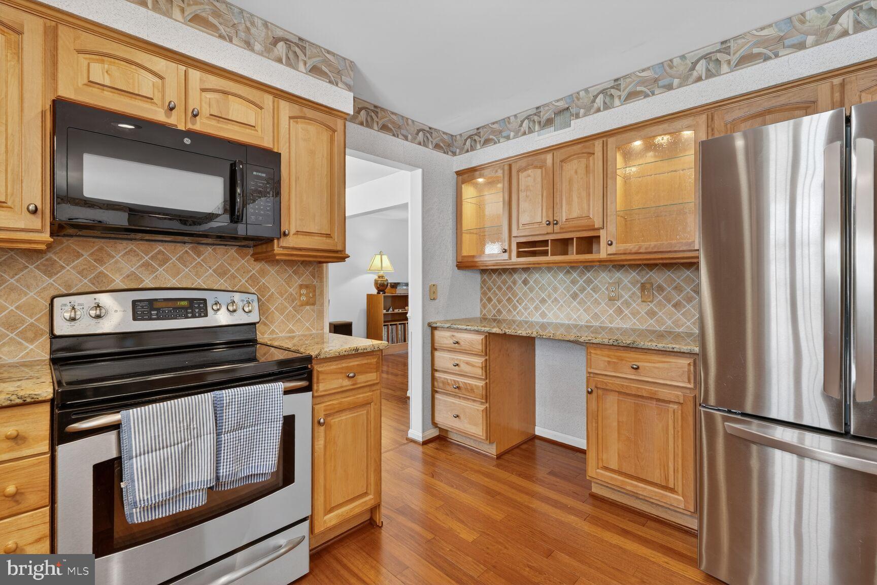 8836 Shadowlake Way Springfield, VA 22153 - Photo 7 of 77 Kitchen