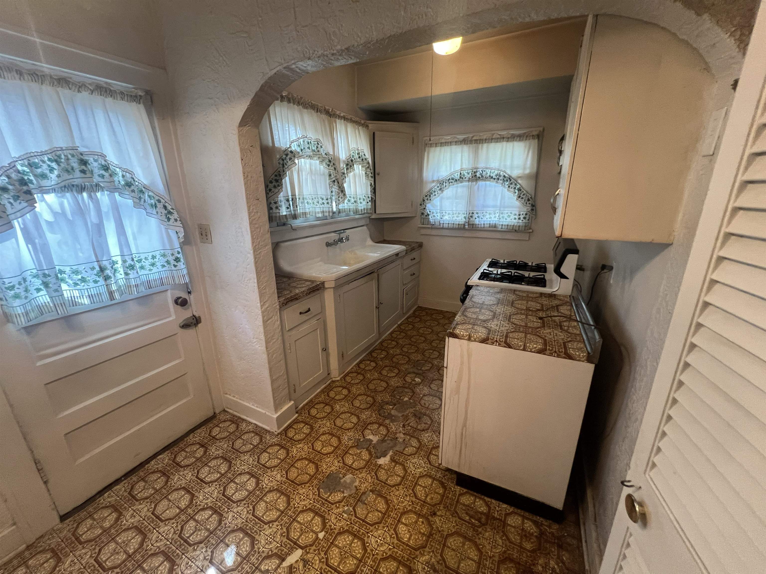 632 Spring Street Memphis, TN 38112 - Photo 12 of 37 Kitchen with sink, a healthy amount of sunlight, and white range with gas stovetop