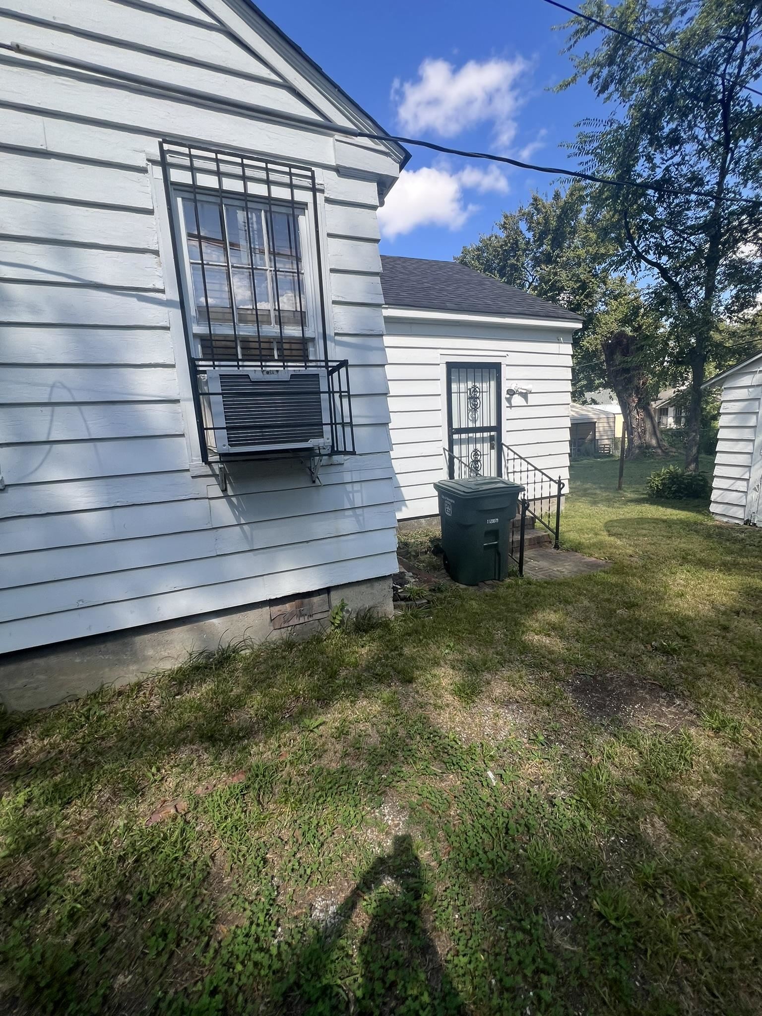 632 Spring Street Memphis, TN 38112 - Photo 21 of 37 View of home's exterior with a yard
