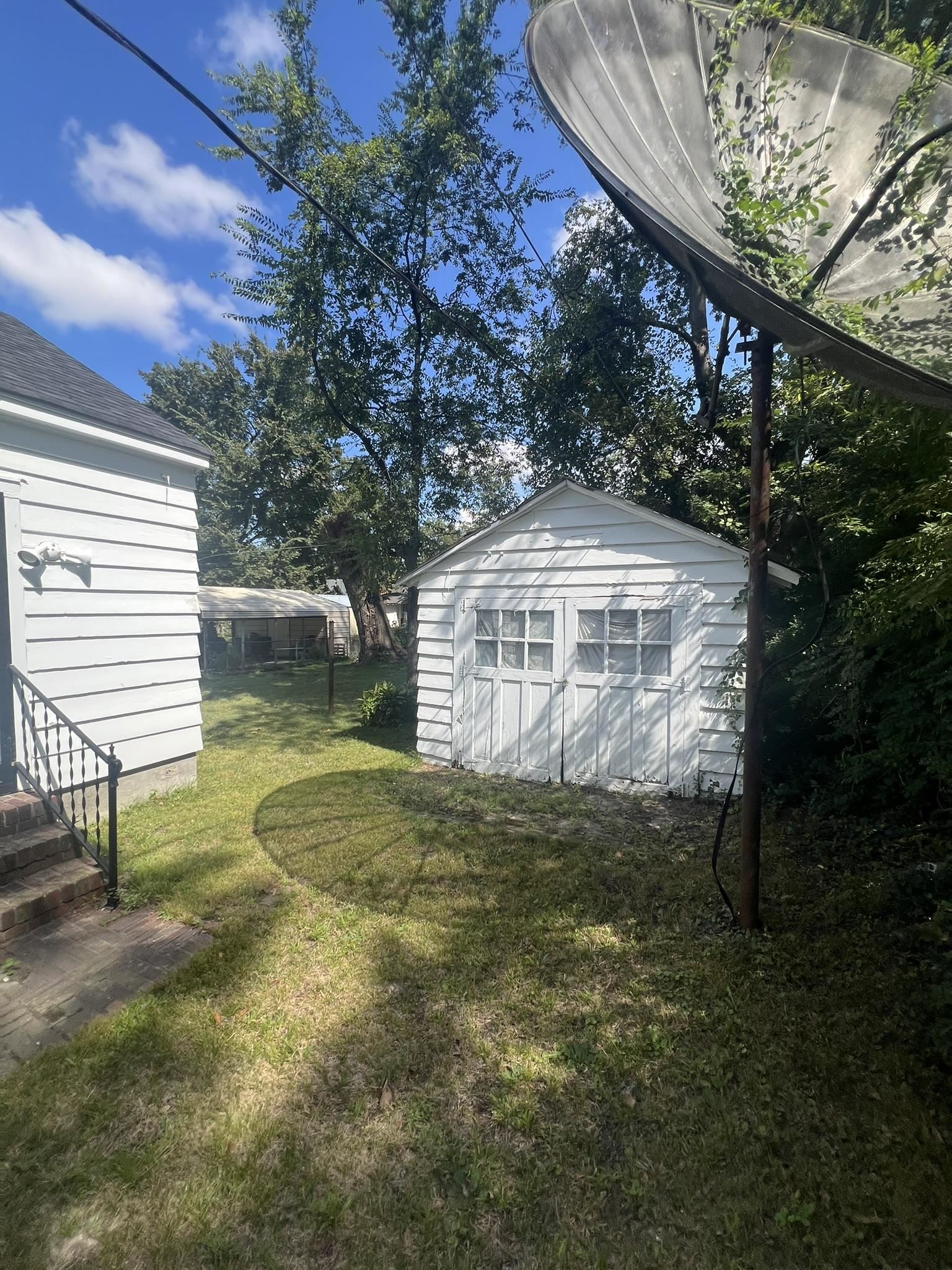 632 Spring Street Memphis, TN 38112 - Photo 22 of 37 View of yard with a storage unit