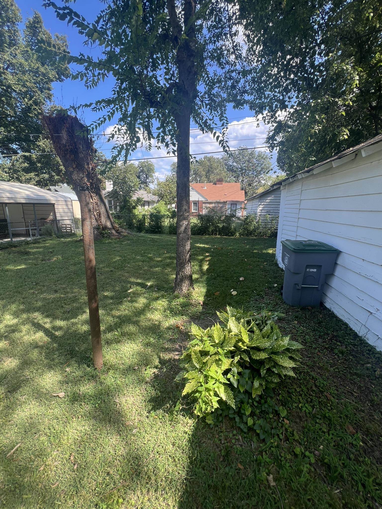 632 Spring Street Memphis, TN 38112 - Photo 24 of 37 View of yard