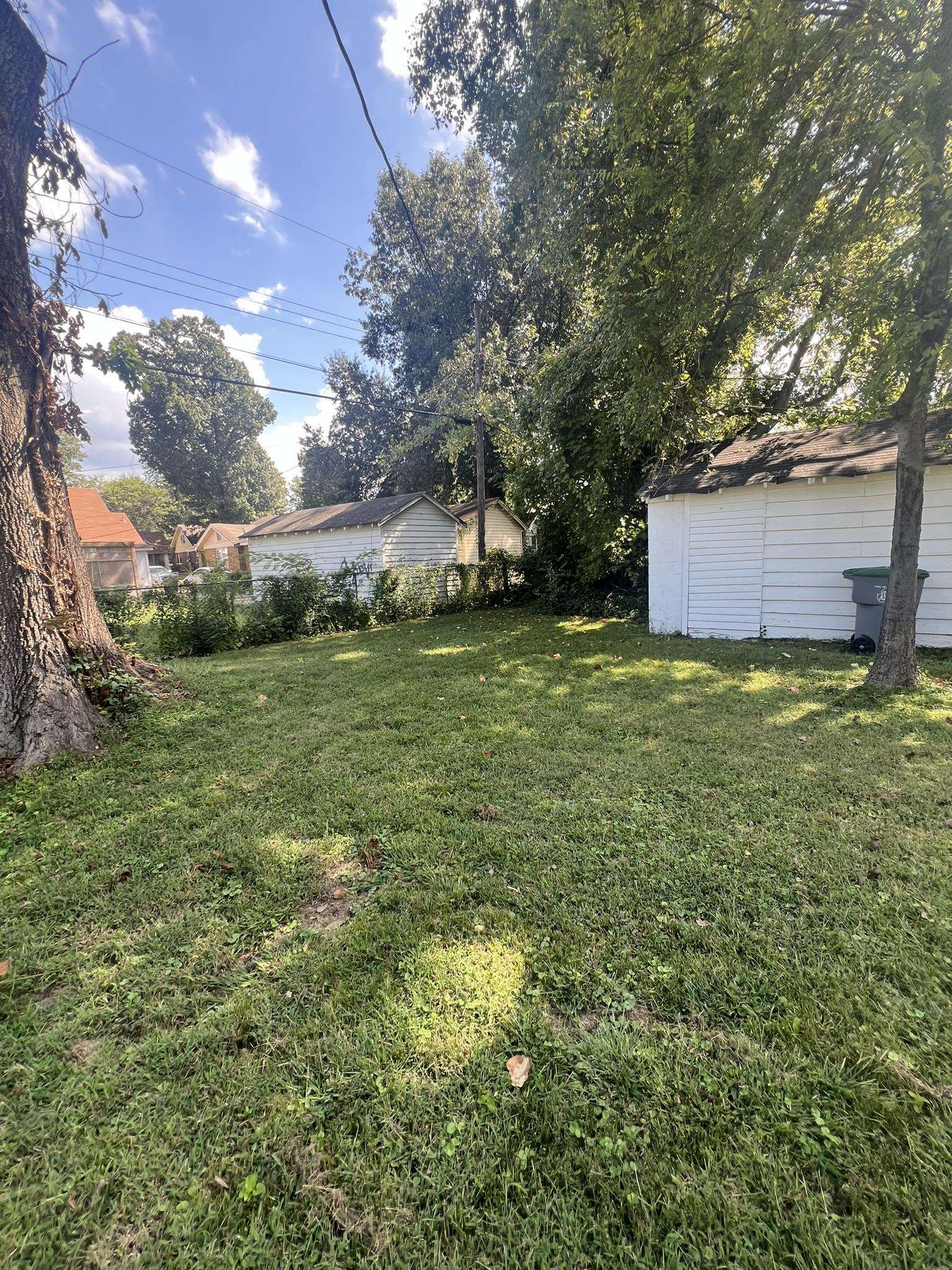 632 Spring Street Memphis, TN 38112 - Photo 26 of 37 View of yard