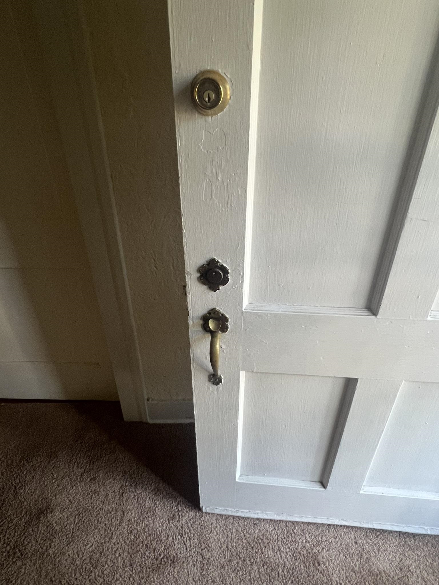 632 Spring Street Memphis, TN 38112 - Photo 5 of 37 Details featuring carpet floors