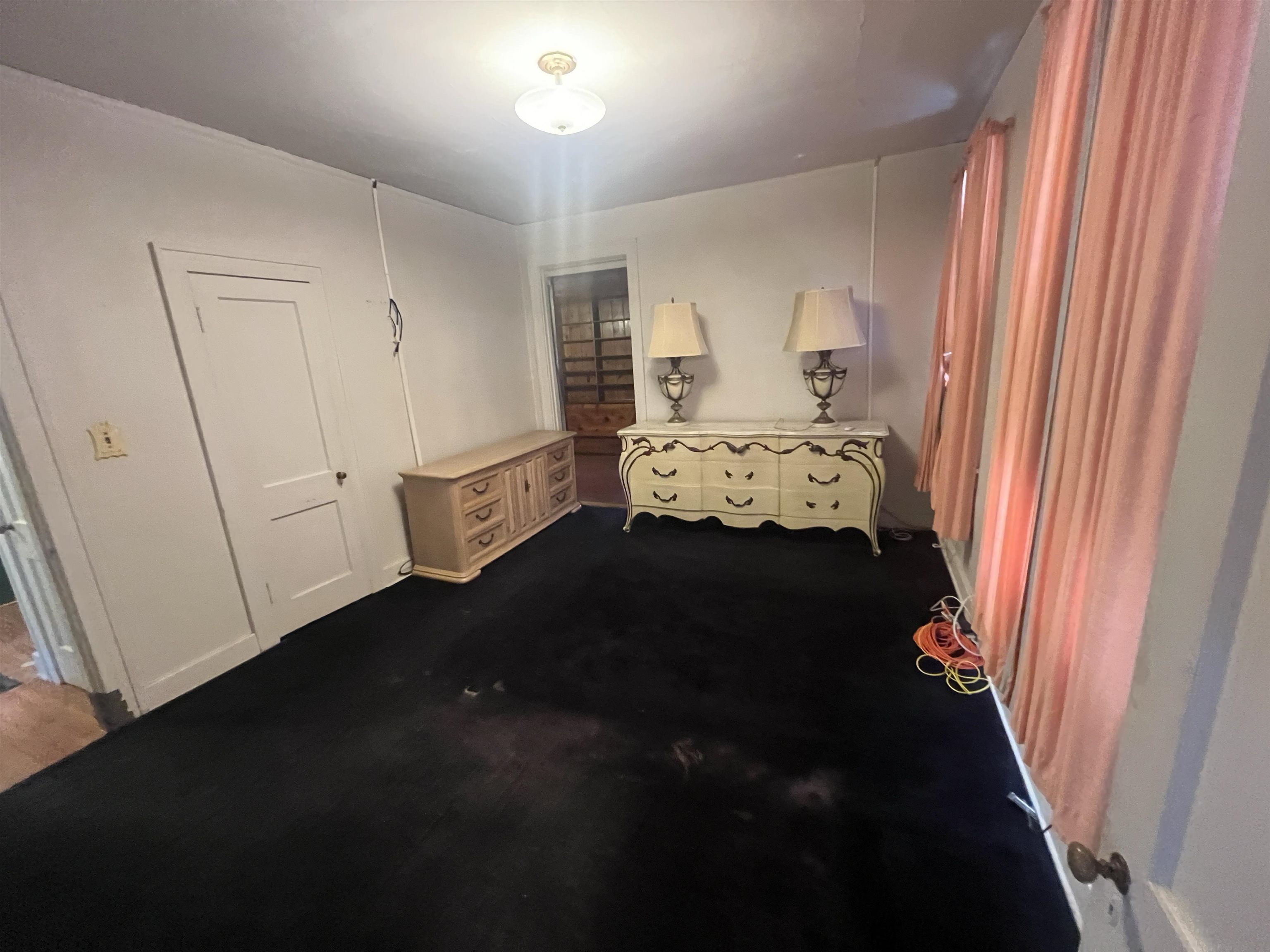 632 Spring Street Memphis, TN 38112 - Photo 9 of 37 Bedroom with a closet