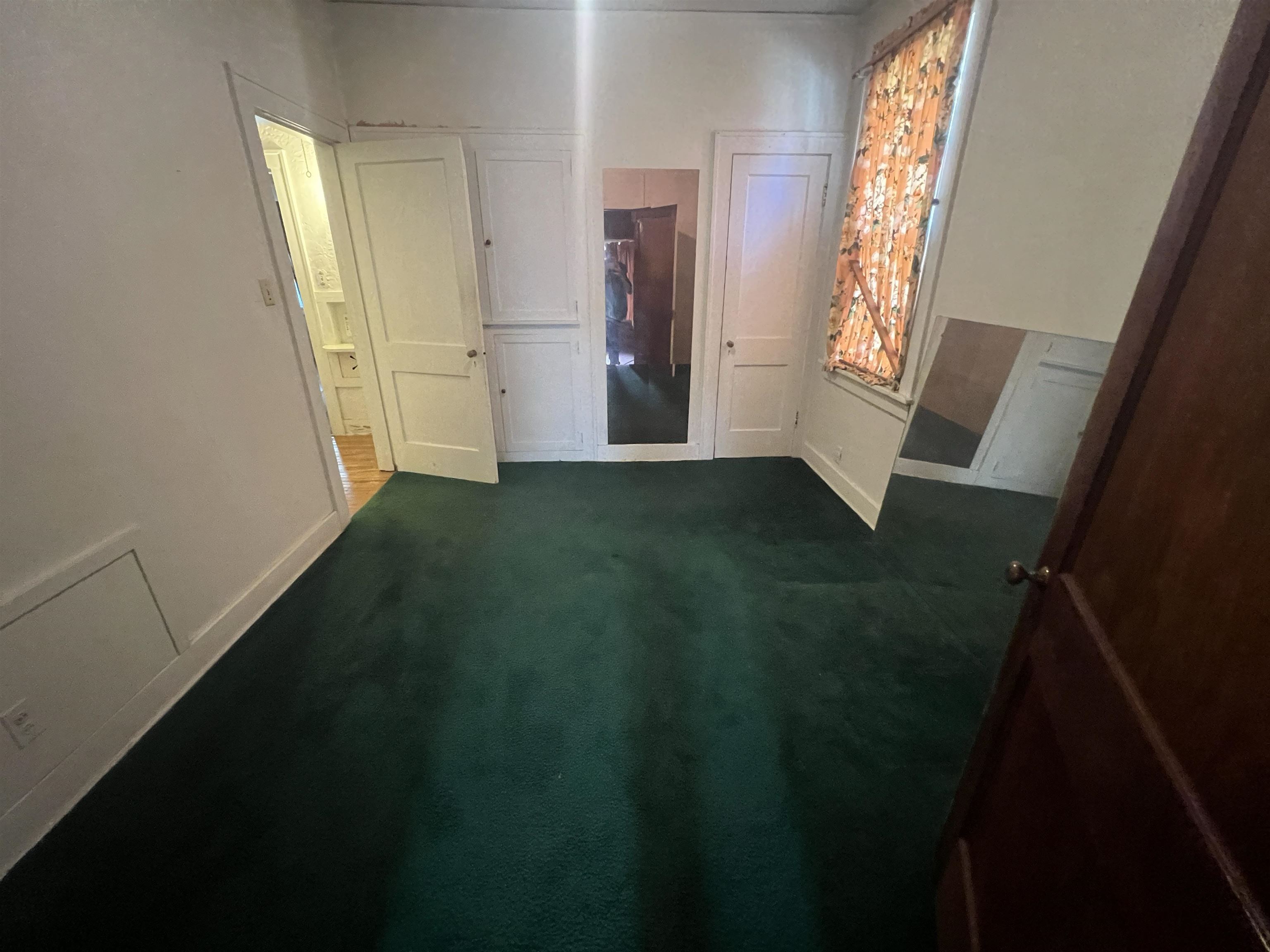 632 Spring Street Memphis, TN 38112 - Photo 10 of 37 Interior space featuring dark carpet