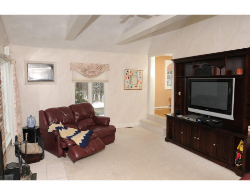 65 Deerfield Road Sharon, MA 02067 - Photo 4 of 14