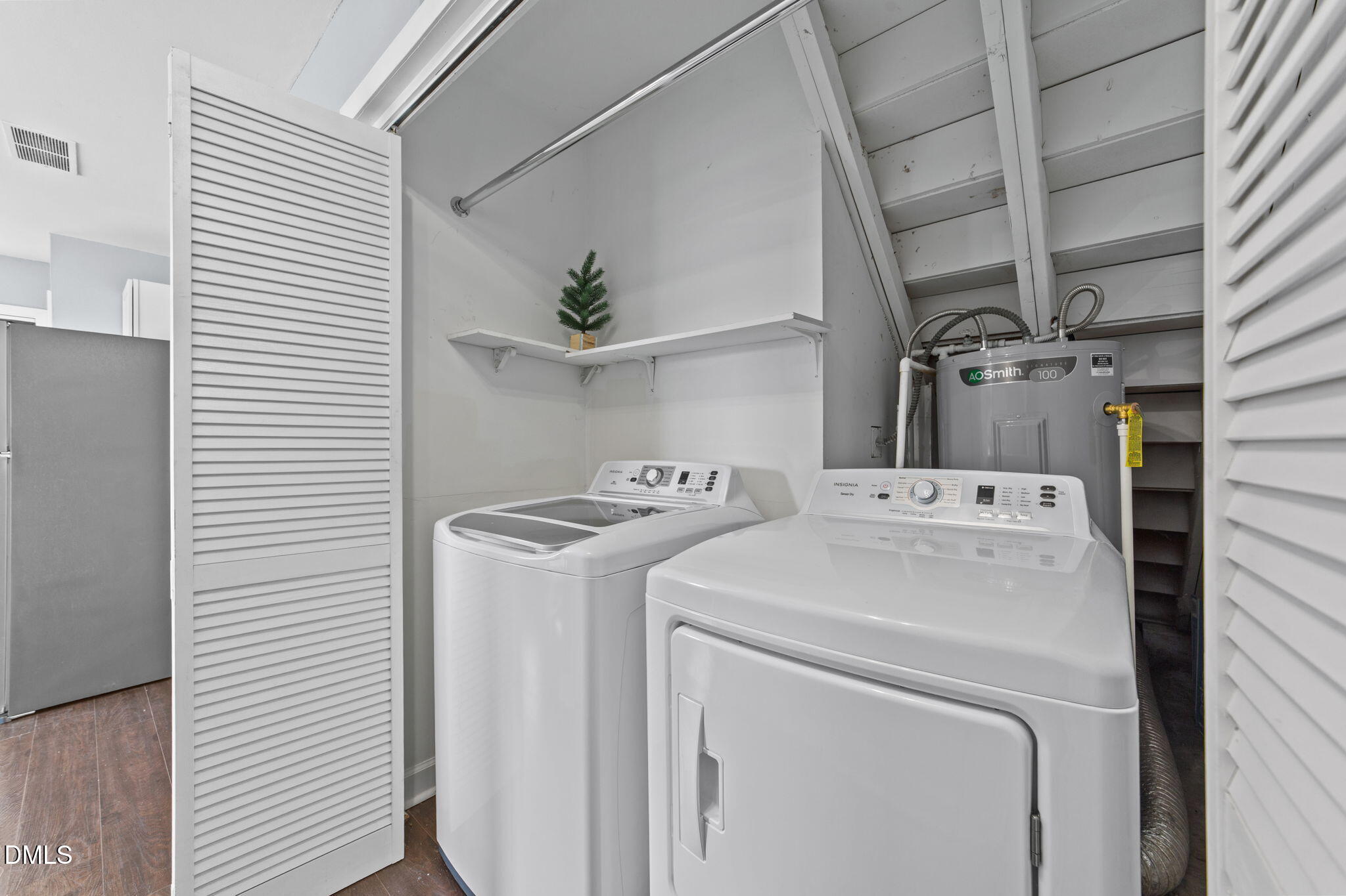 2874 Beulahtown Road Kenly, NC 27542 - Photo 18 of 40 a utility room with dryer and washer
