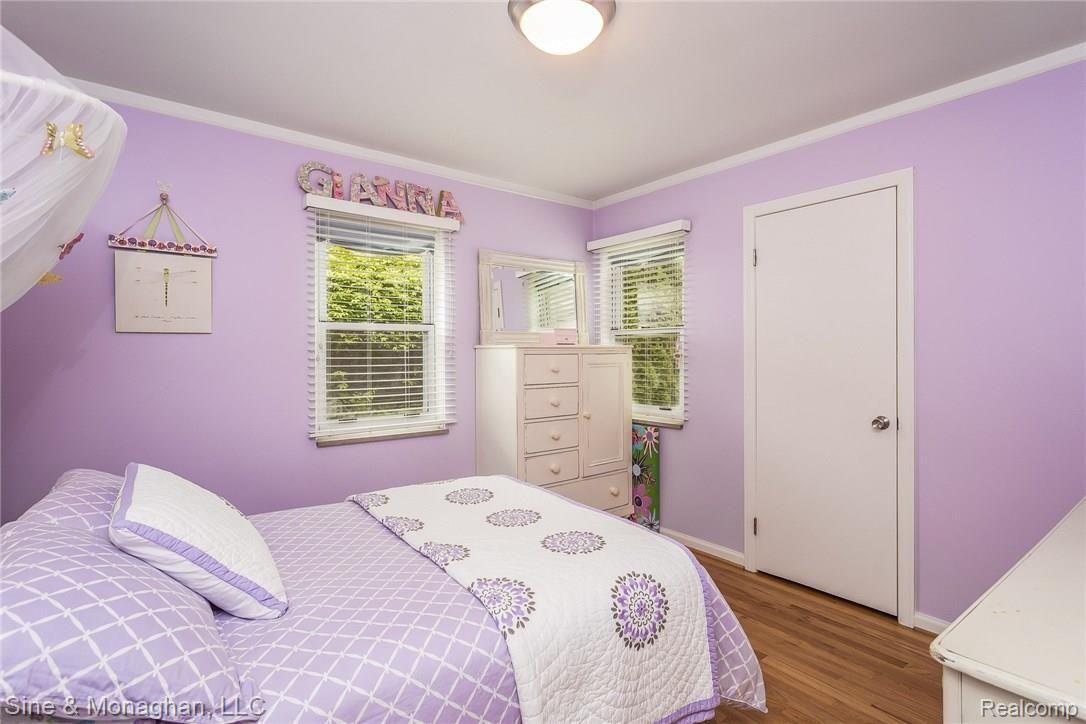 339 Ridgemont Road Grosse Pointe, MI 48236 - Photo 17 of 43 022-Bedroom-4139932-medium.jpg
