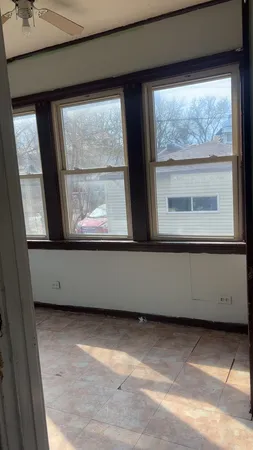 $2,000 | 5455 West Iowa Street, Unit 1, Chicago, IL 60651