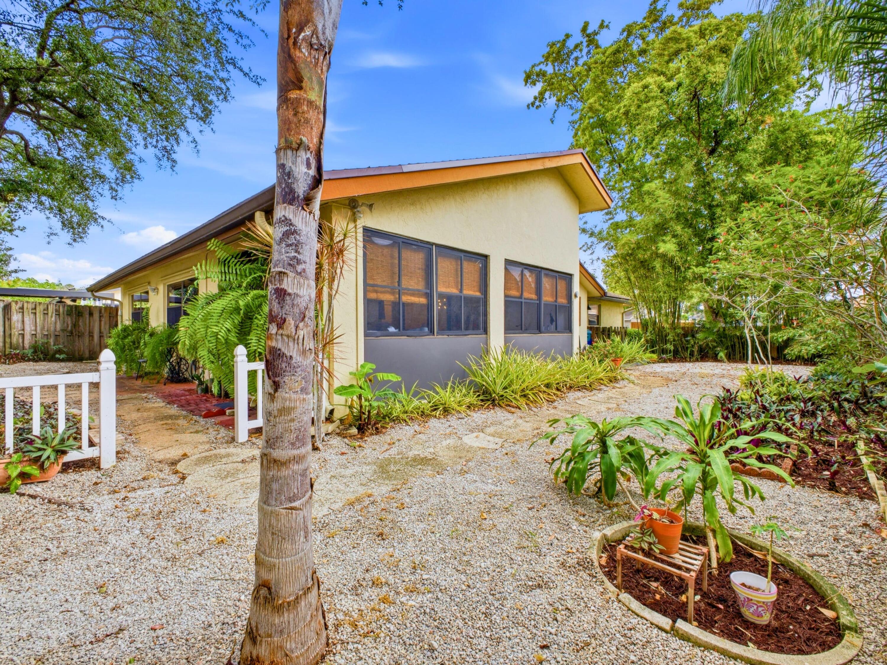 56 Baytree Circle Boynton Beach, FL 33436 - Photo 25 of 41 Rear n Side