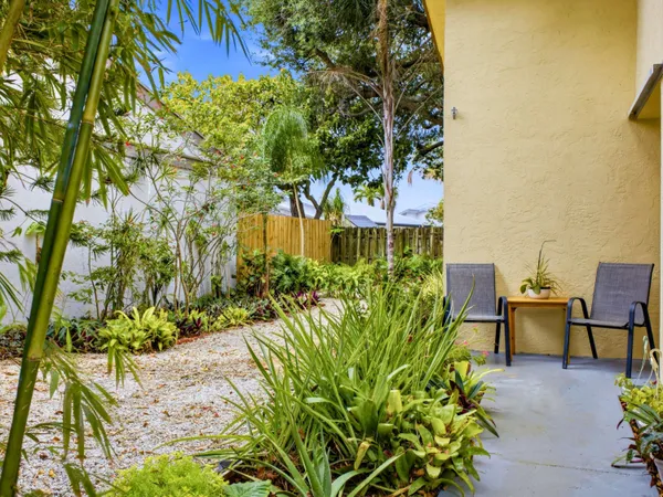 $445,000 | 56 Baytree Circle, Boynton Beach, FL 33436
