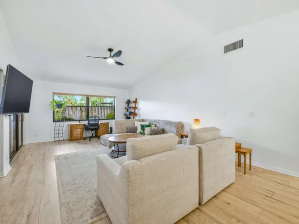 $445,000 | 56 Baytree Circle, Boynton Beach, FL 33436
