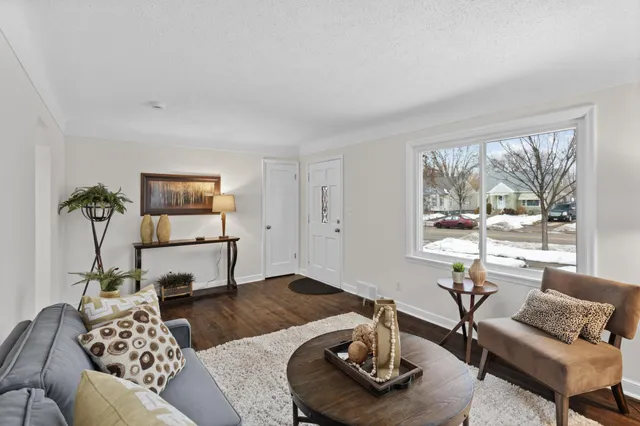 $289,900 | 2138 3rd Street East, St. Paul, MN 55119