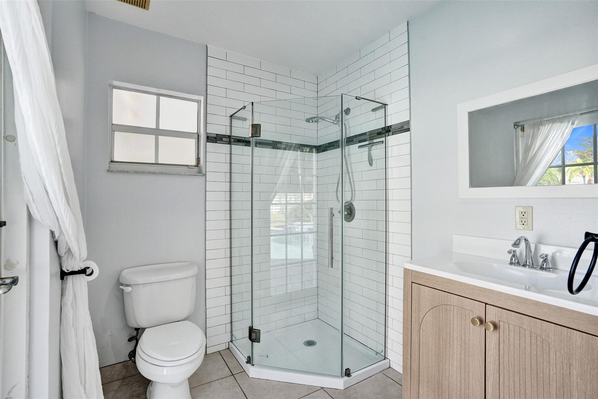 14930 Southwest 145th Street Miami, FL 33196 - Photo 76 of 94 In-laws quarters bathroom