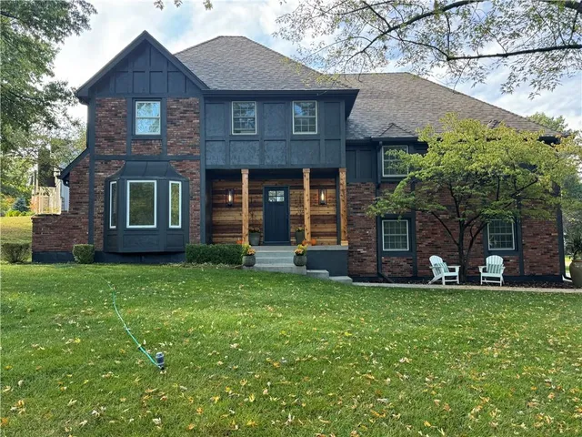 $777,000 | 12000 Aberdeen Road, Leawood, KS 66209