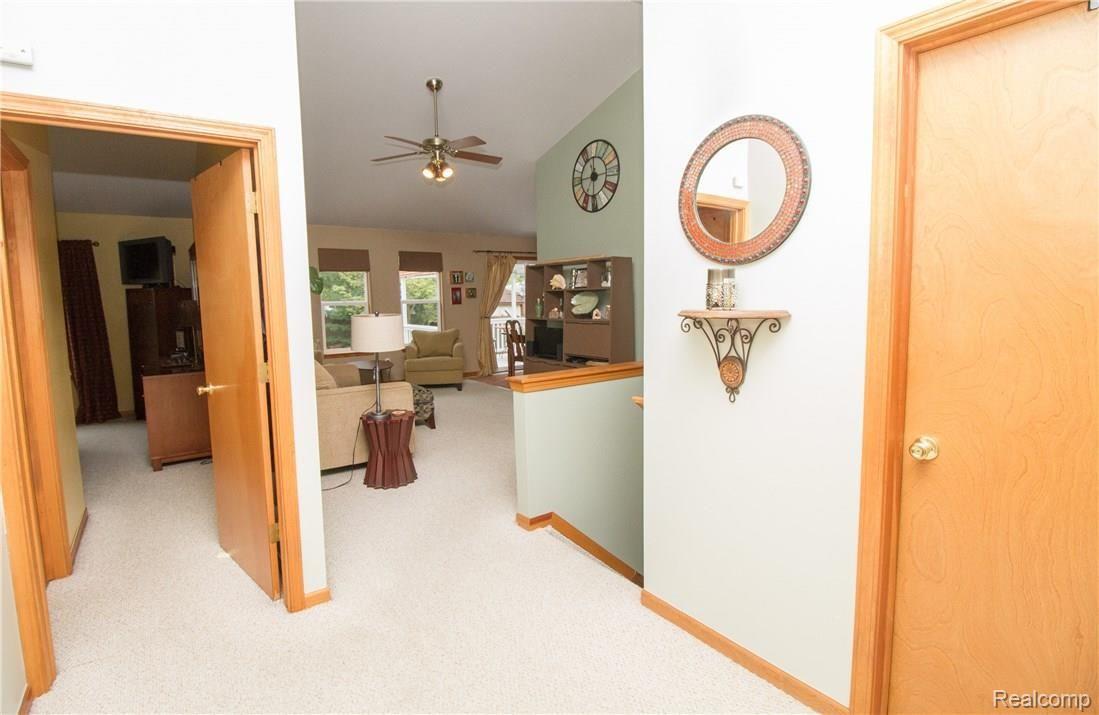 5688 Crescent Road Waterford, MI 48327 - Photo 6 of 46 EntryToGreatRoom.jpg