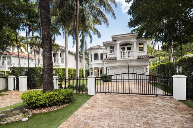 $3,600,000 | 4065 Battersea Road, Coconut Grove, FL 33133