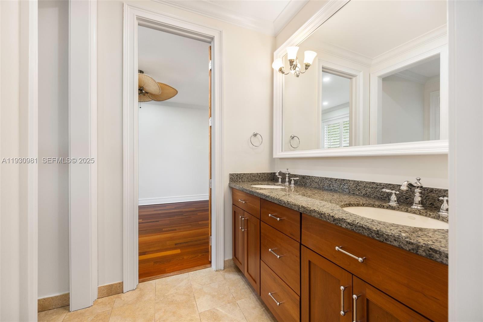 4065 Battersea Road Coconut Grove, FL 33133 - Photo 26 of 40 Jack and Jill bathroom