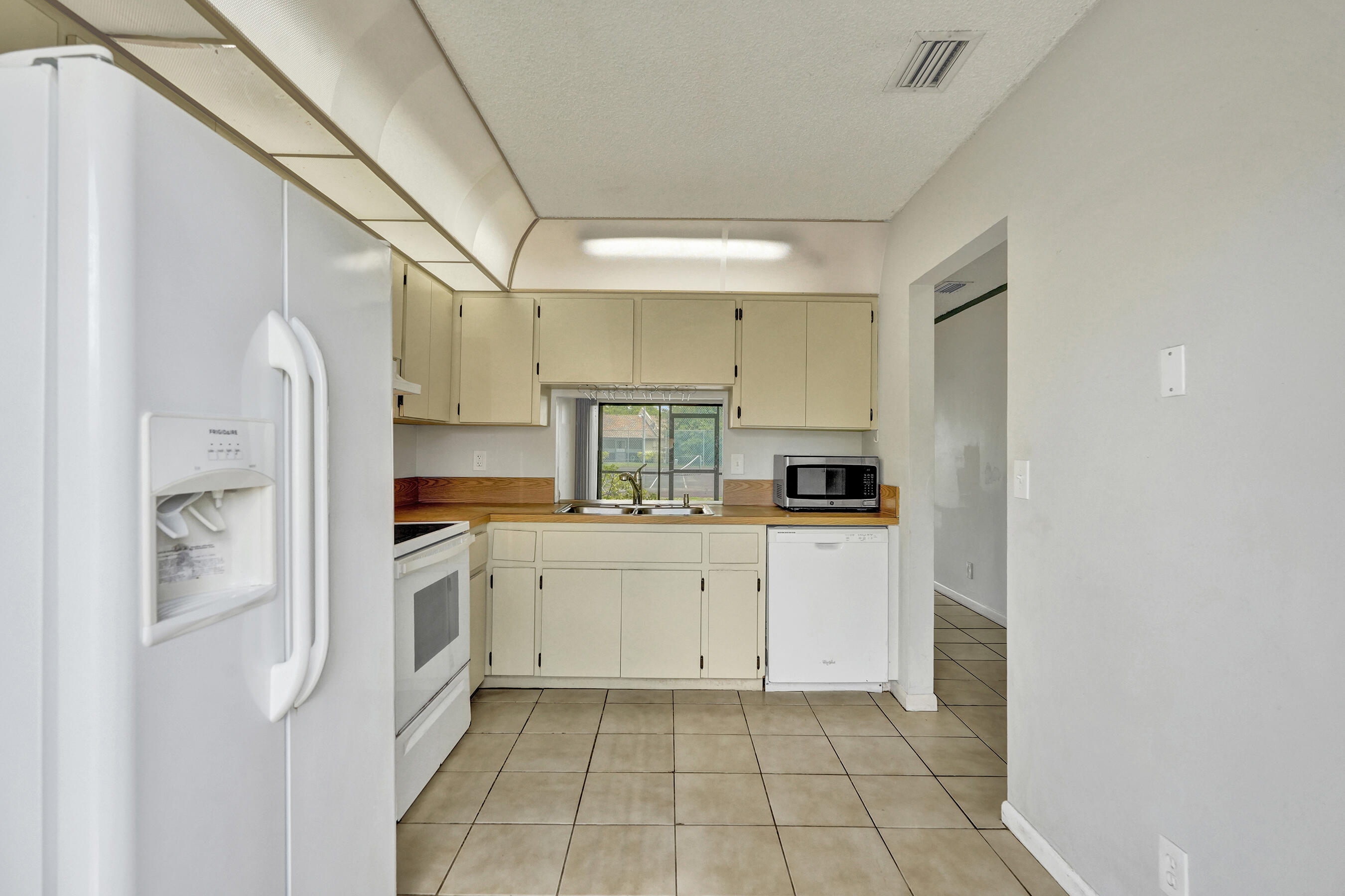 617 Banks Road, Unit 617 Margate, FL 33063 - Photo 11 of 51 DSC02698