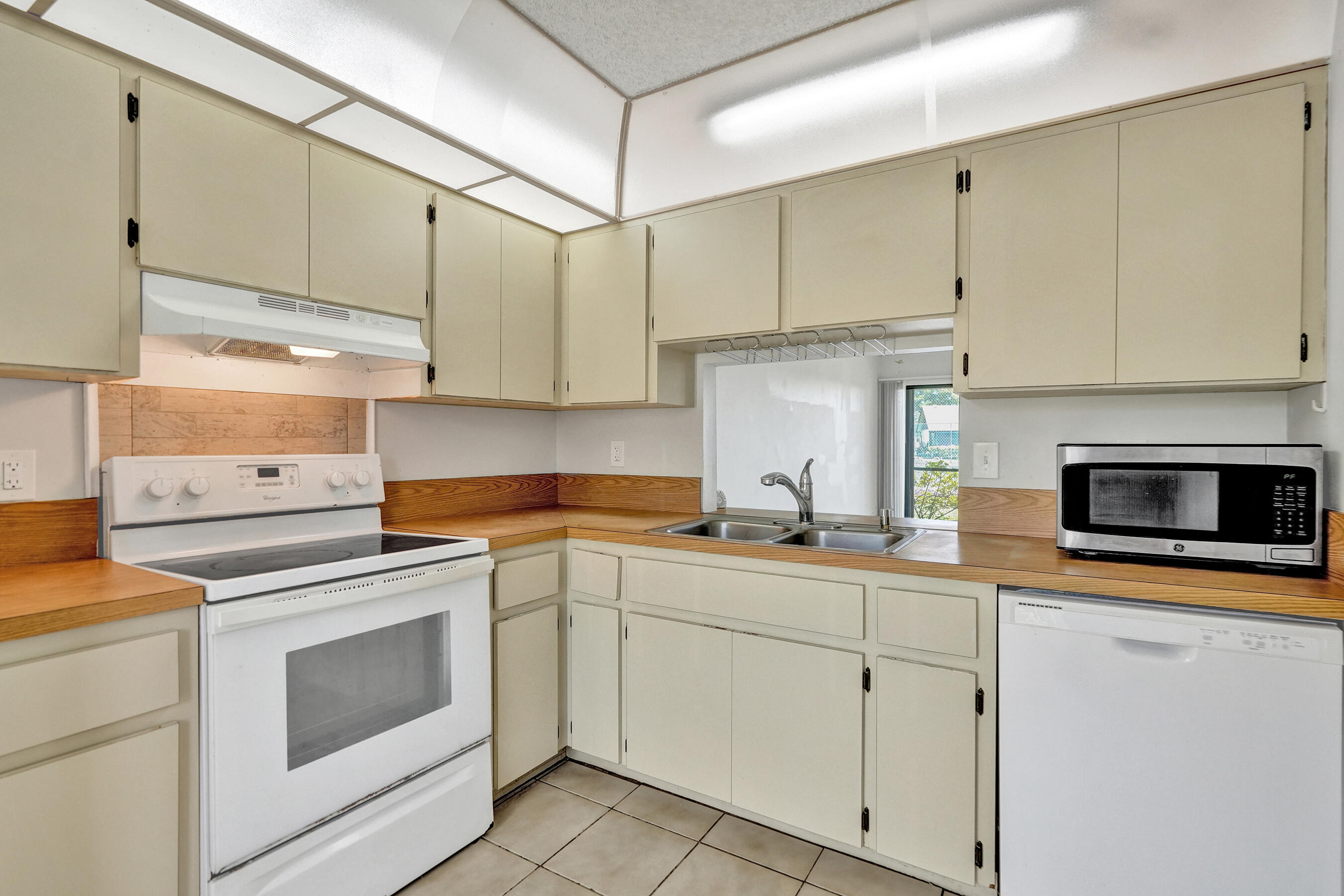 617 Banks Road, Unit 617 Margate, FL 33063 - Photo 12 of 51 DSC02701