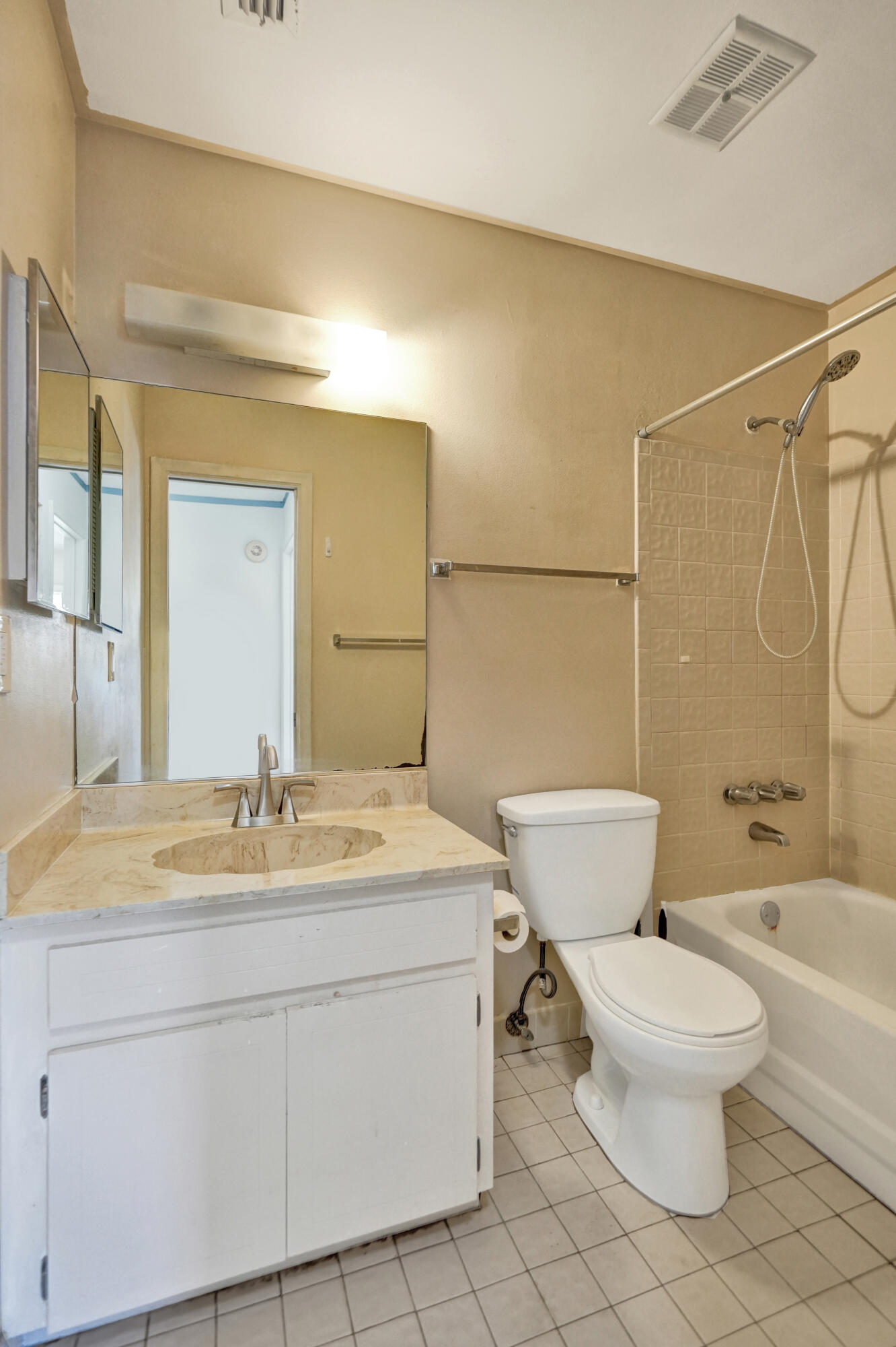 617 Banks Road, Unit 617 Margate, FL 33063 - Photo 19 of 51 DSC02725