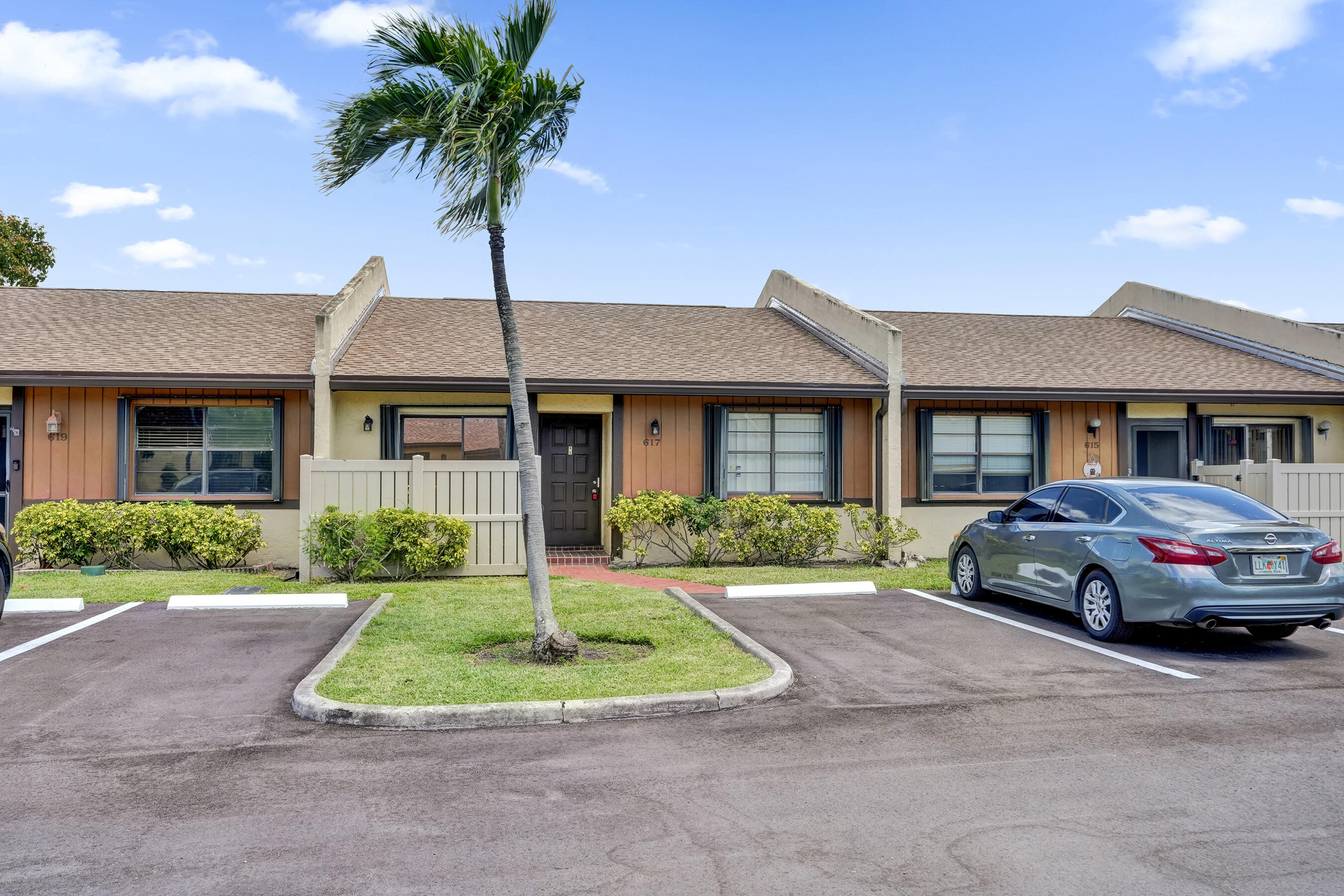 617 Banks Road, Unit 617 Margate, FL 33063 - Photo 3 of 51 DSC02665