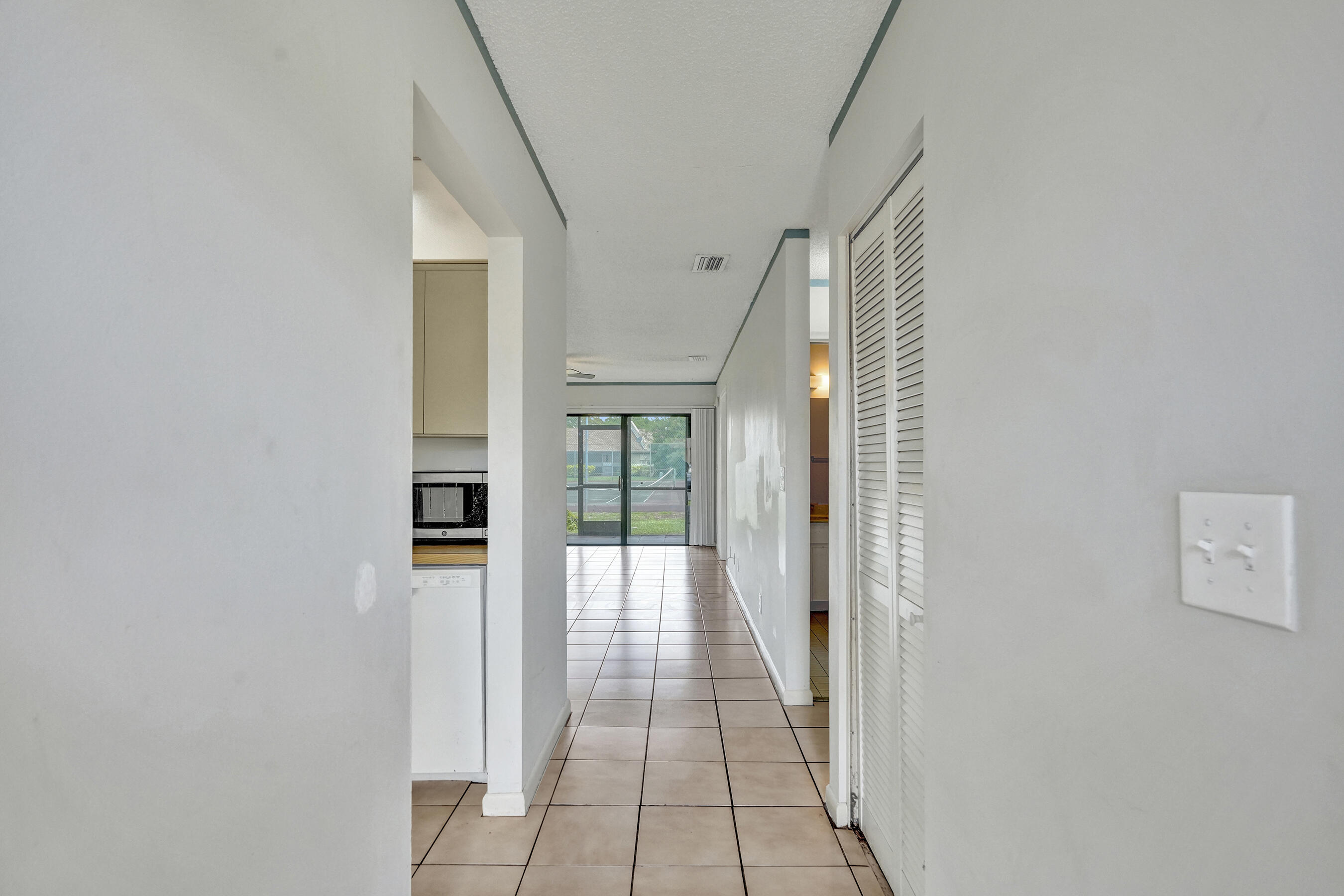 617 Banks Road, Unit 617 Margate, FL 33063 - Photo 4 of 51 DSC02674