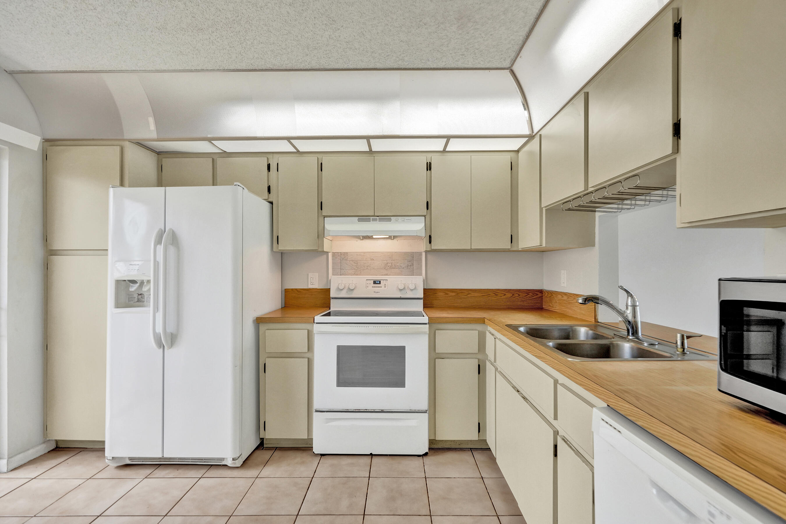 617 Banks Road, Unit 617 Margate, FL 33063 - Photo 6 of 51 DSC02680