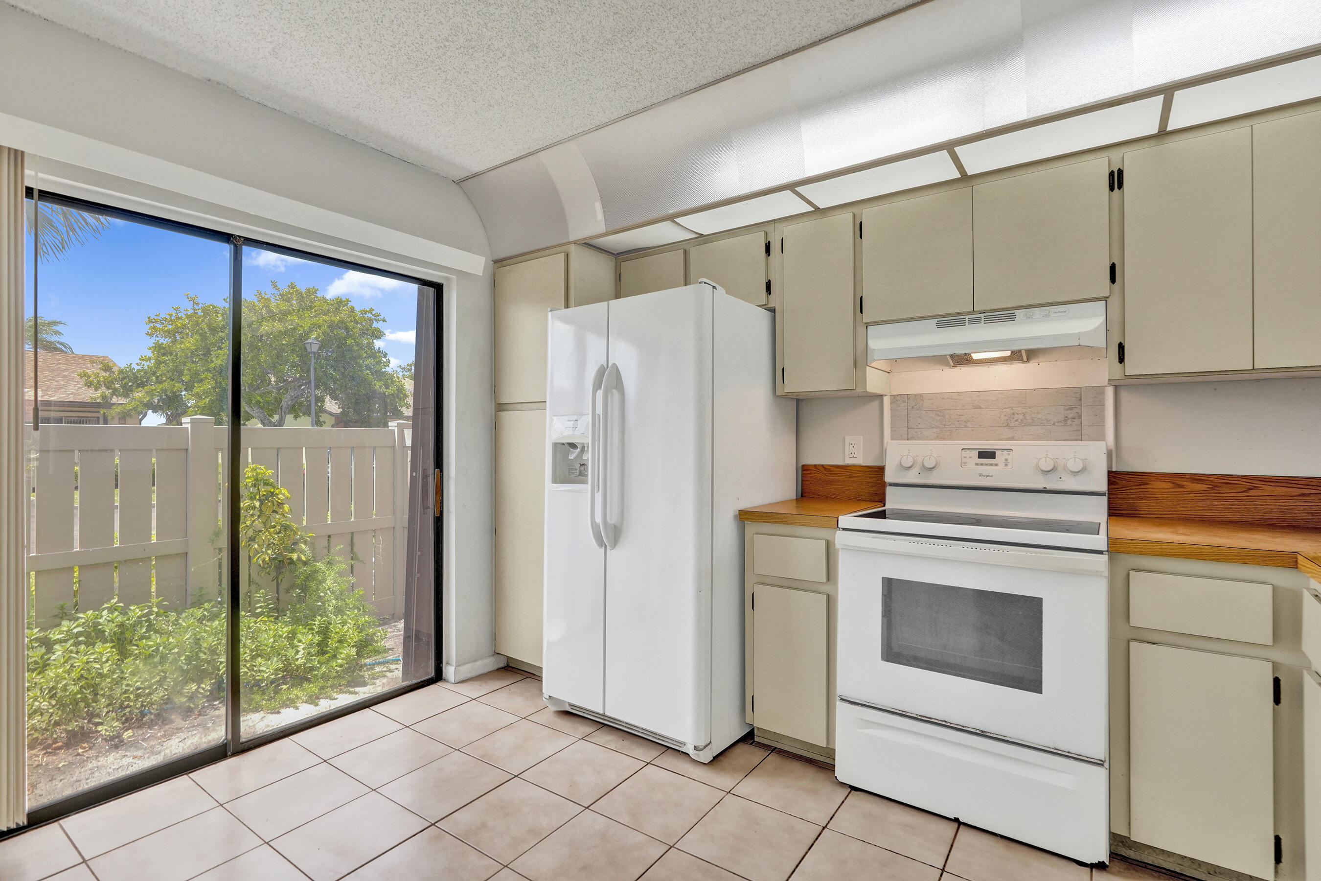 617 Banks Road, Unit 617 Margate, FL 33063 - Photo 7 of 51 DSC02683