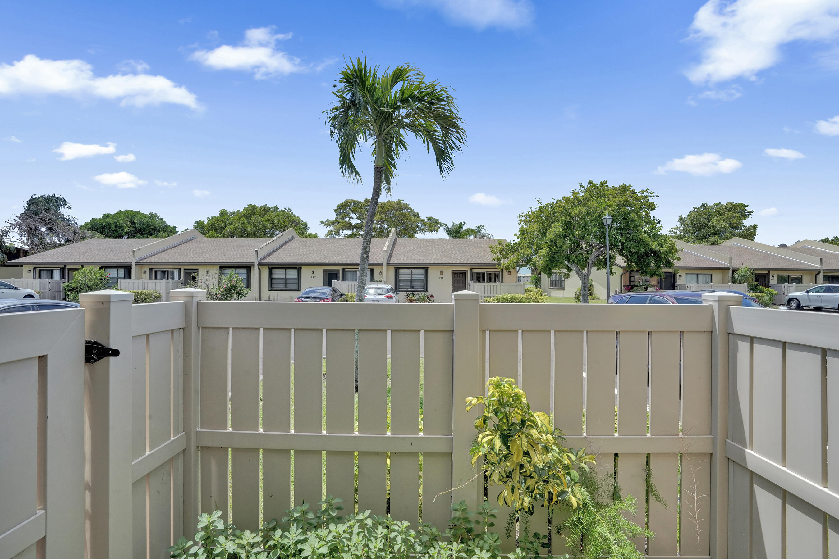 617 Banks Road, Unit 617 Margate, FL 33063 - Photo 10 of 51 DSC02695