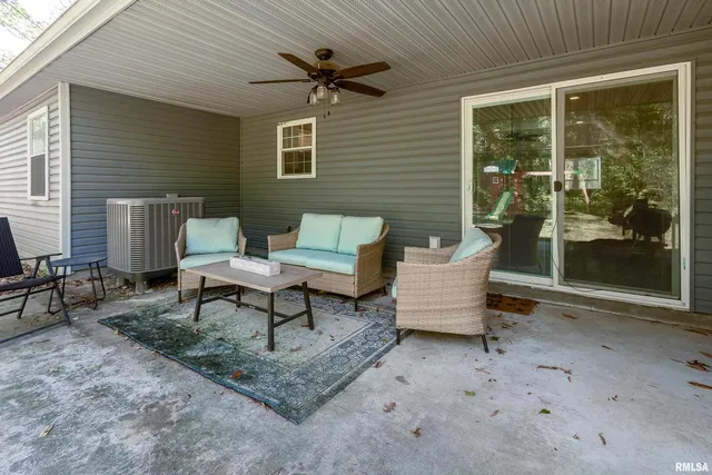 $319,000 | 412 Noah Lane, Carterville, IL 62918