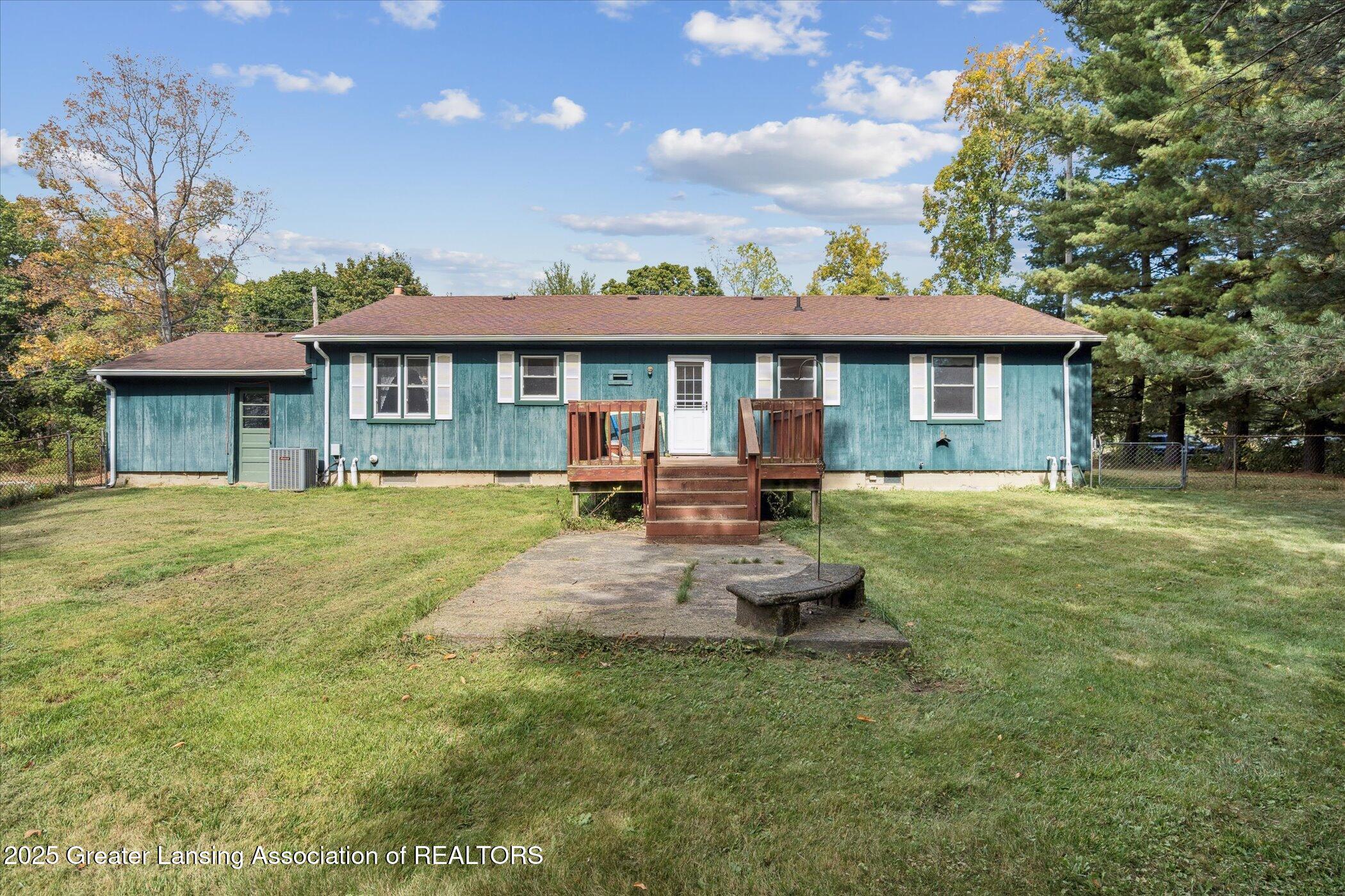 1827 Towner Road Haslett, MI 48840 - Photo 26 of 30 32-1827-Towner-Rd-Haslett-MI-48840-Windo