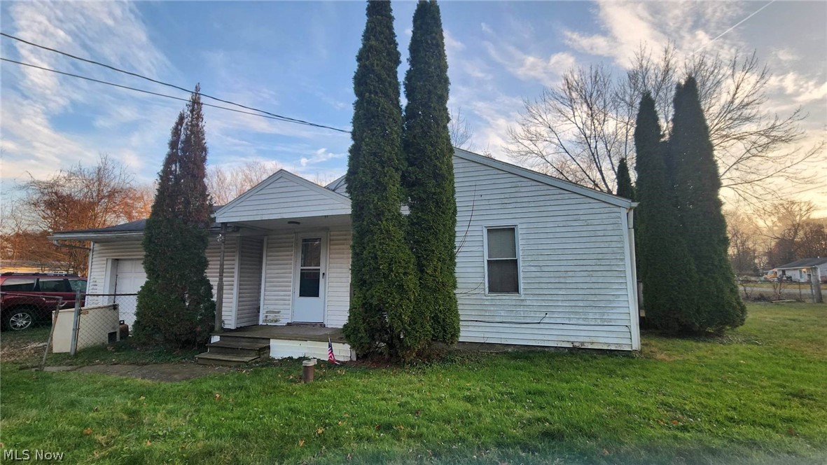 901 Abington Road Akron, OH 44312 - Photo 1 of 14