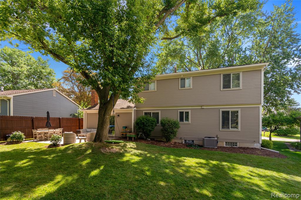 1659 Dennett Lane Rochester Hills, MI 48307 - Photo 37 of 49