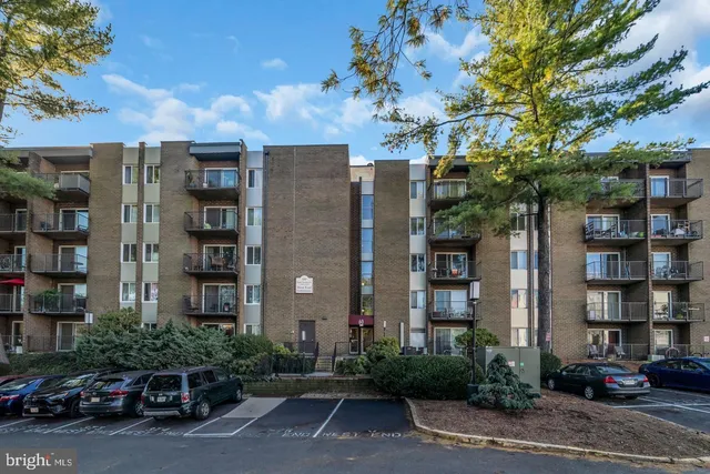 a couple of cars parked in front of a building