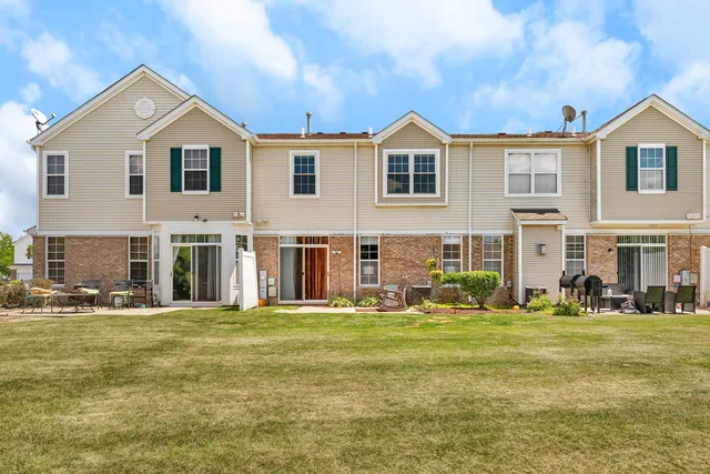 $259,800 | 1047 Heron Circle, Joliet, IL 60431