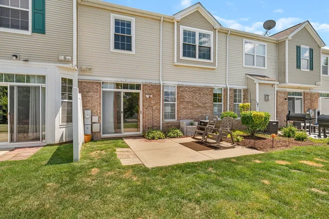 $259,800 | 1047 Heron Circle, Joliet, IL 60431