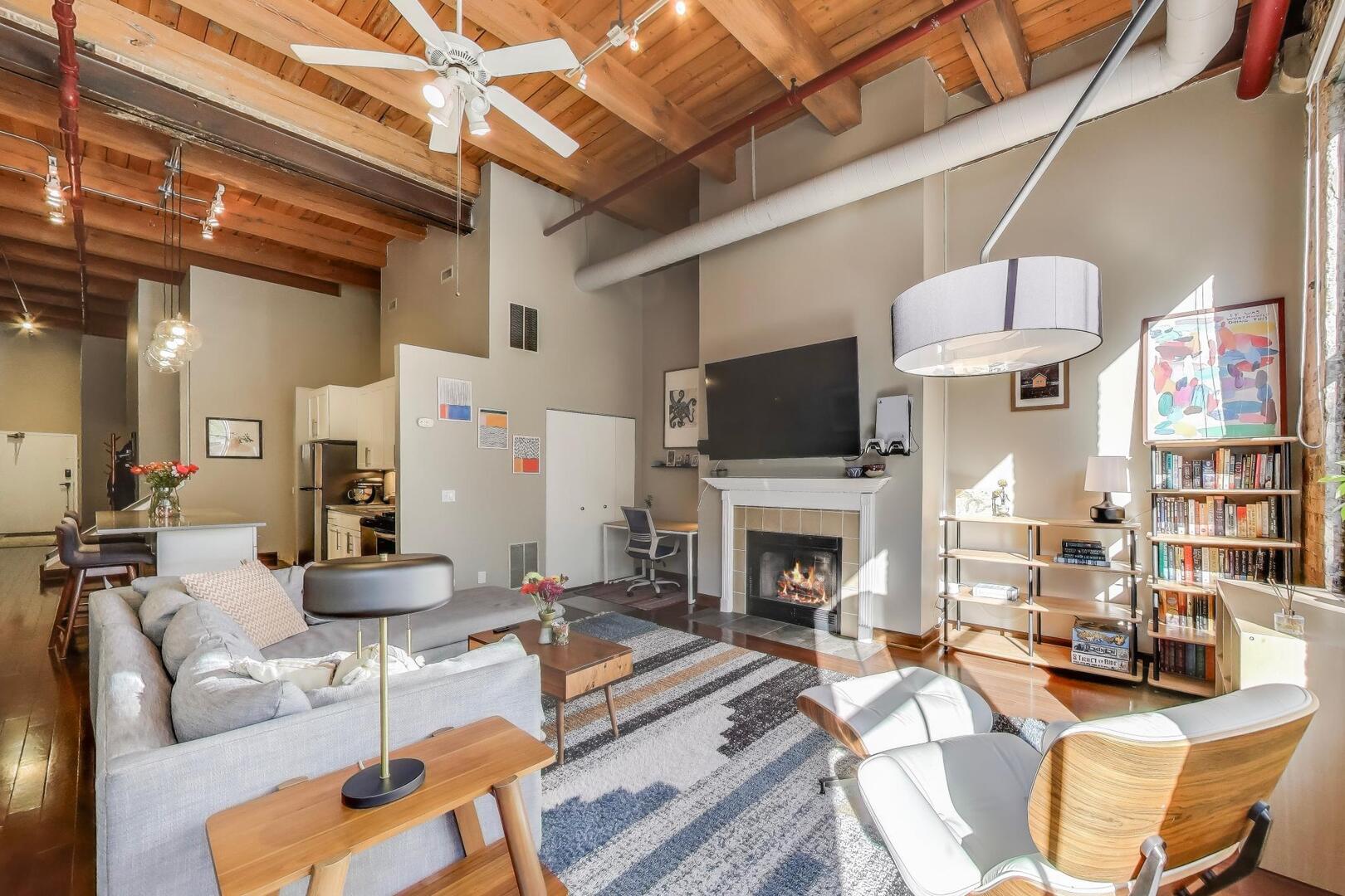 1733 West Irving Park Road, Unit 215 Chicago, IL 60613 - Photo 4 of 28