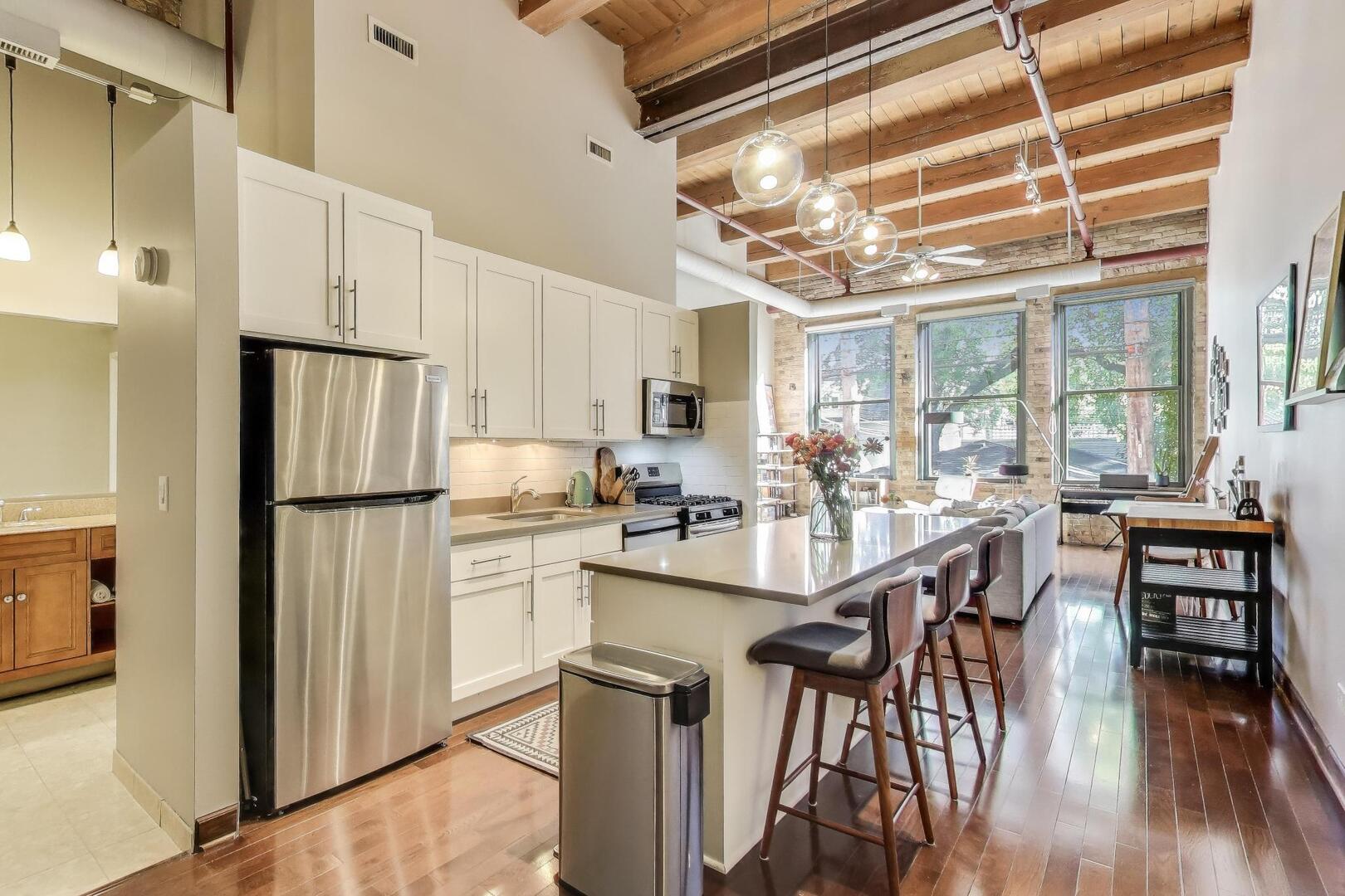 1733 West Irving Park Road, Unit 215 Chicago, IL 60613 - Photo 6 of 28