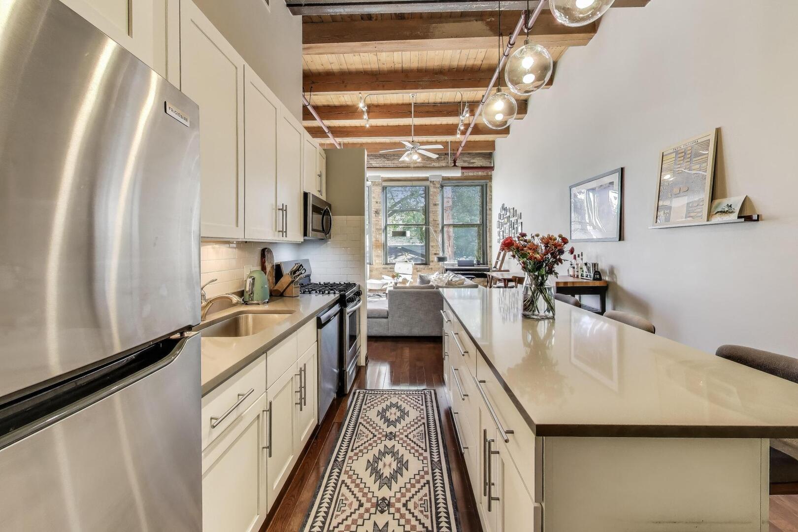 1733 West Irving Park Road, Unit 215 Chicago, IL 60613 - Photo 8 of 28