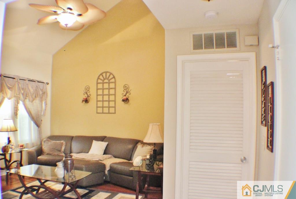 53 Renaissance Lane New Brunswick, NJ 08901 - Photo 13 of 25 Gallery Image 13